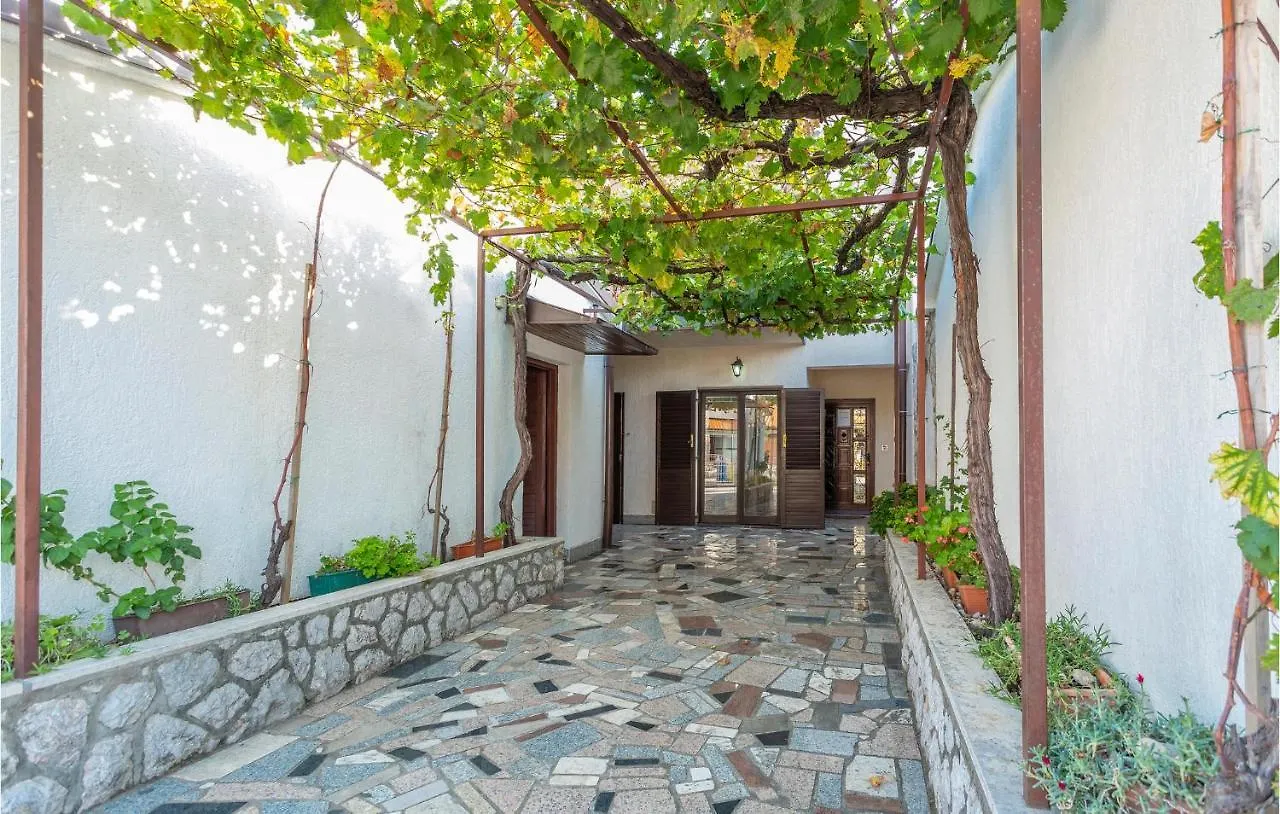 3 Bedroom Lovely Home In Omisalj 0*,