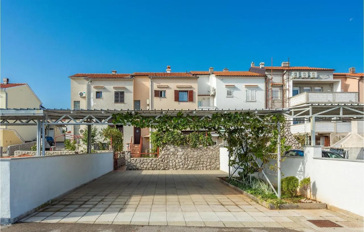 3 Bedroom Lovely Home In Omisalj Holiday home