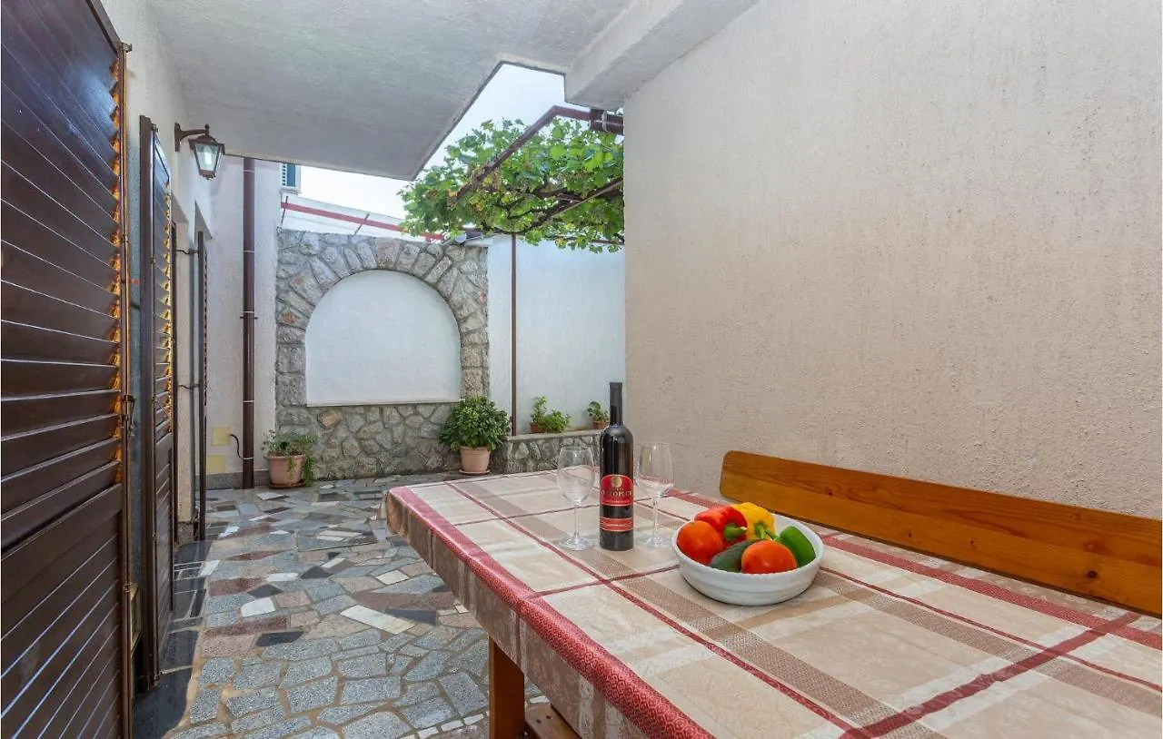 Prázdninový dům 3 Bedroom Lovely Home In Omišalj Chorvatsko
