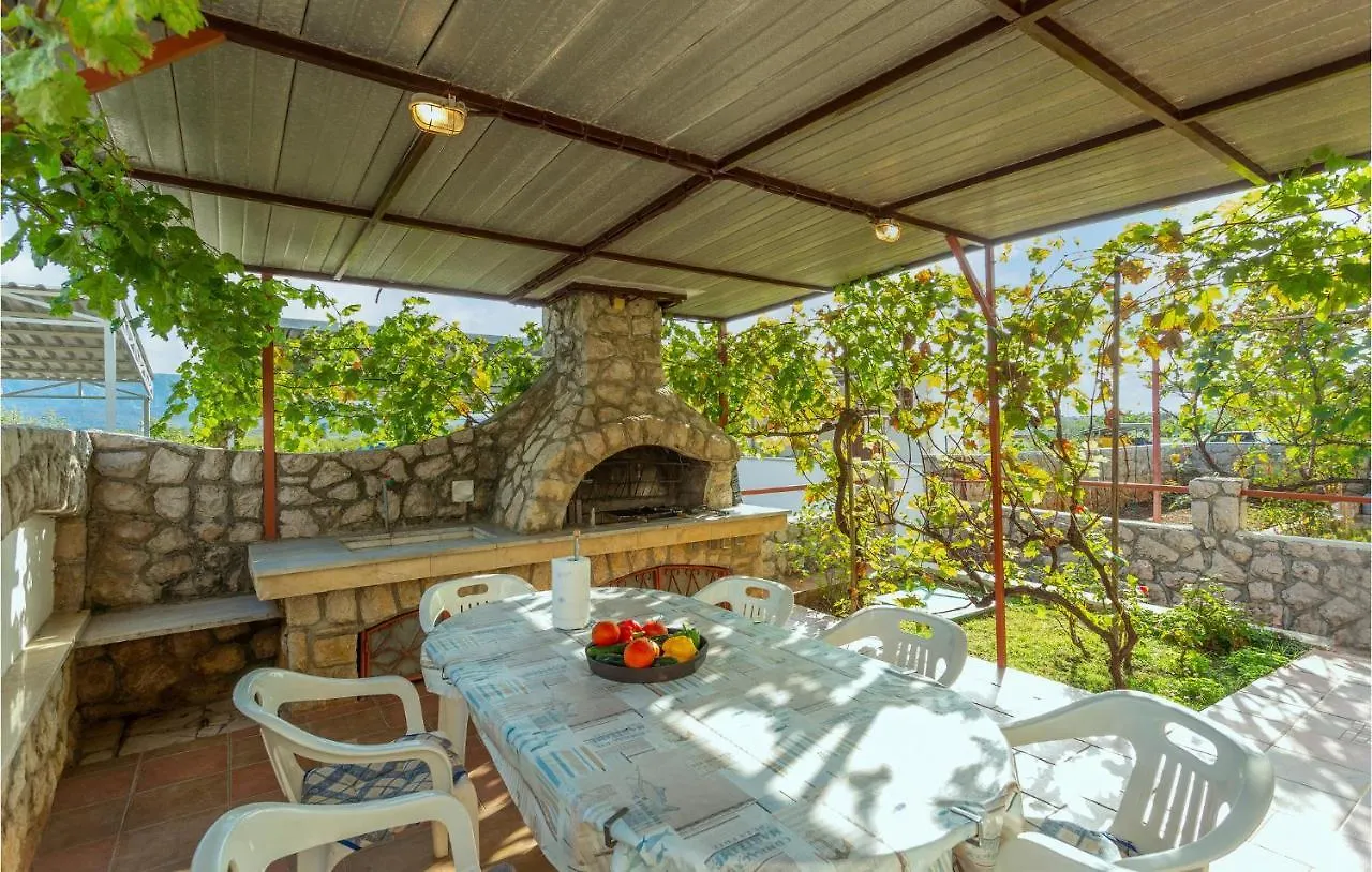 3 Bedroom Lovely Home In Omisalj Holiday home