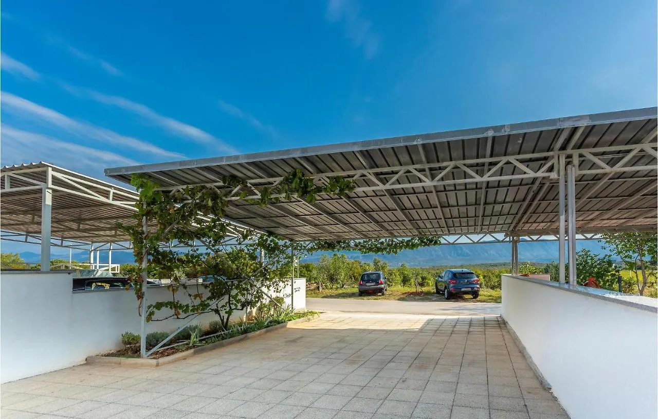 3 Bedroom Lovely Home In Omisalj