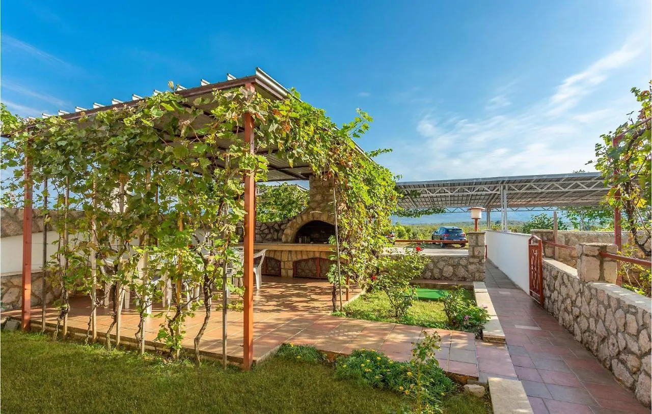 Holiday home 3 Bedroom Lovely Home In Omisalj