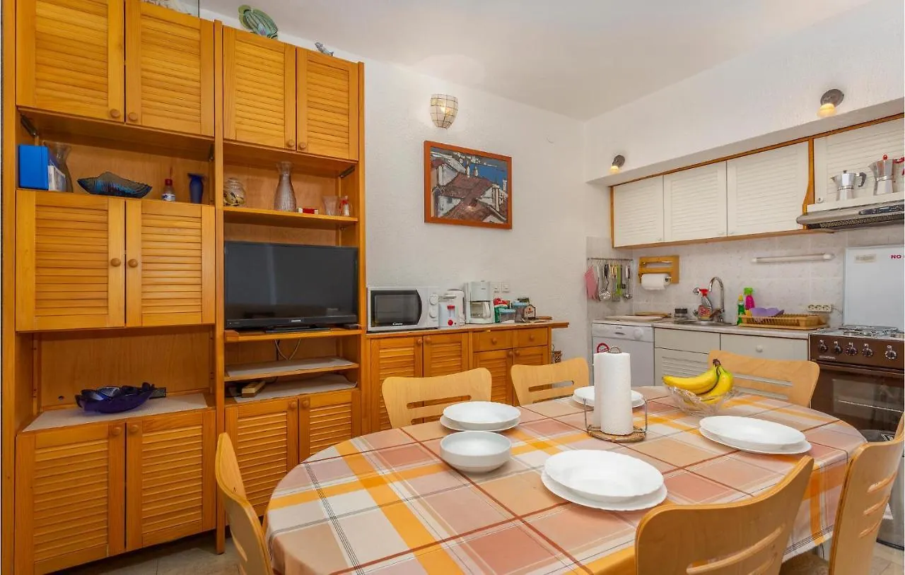 Holiday home 3 Bedroom Lovely Home In Omisalj